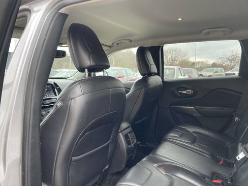 Used 2019 Jeep Cherokee Limited AWD/4WD image 18