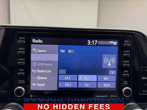 Used 2022 Toyota Highlander XLE image 26