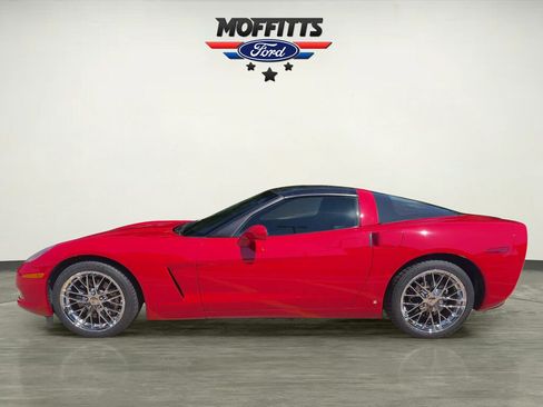 Used 2006 Chevrolet Corvette Coupe w/ Preferred Equipment Group RWD image 2