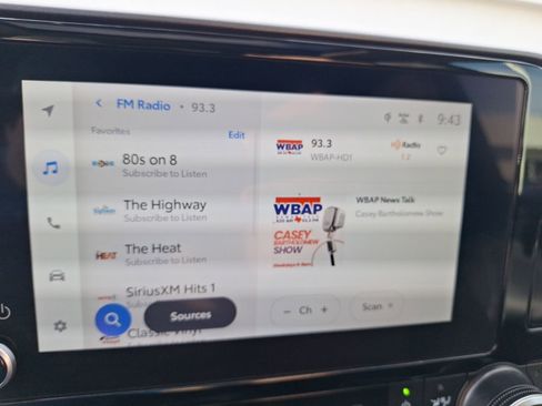 Used 2025 Toyota Highlander XLE image 27