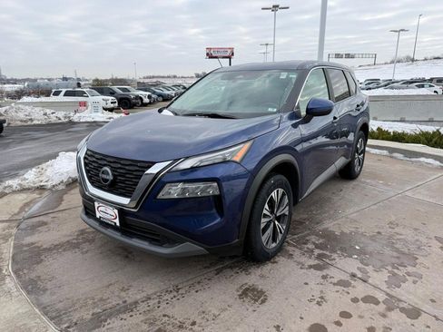 Used 2023 Nissan Rogue SV image 11