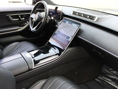Used 2022 Mercedes-Benz S 500 4MATIC w/ AMG Line Package image 13