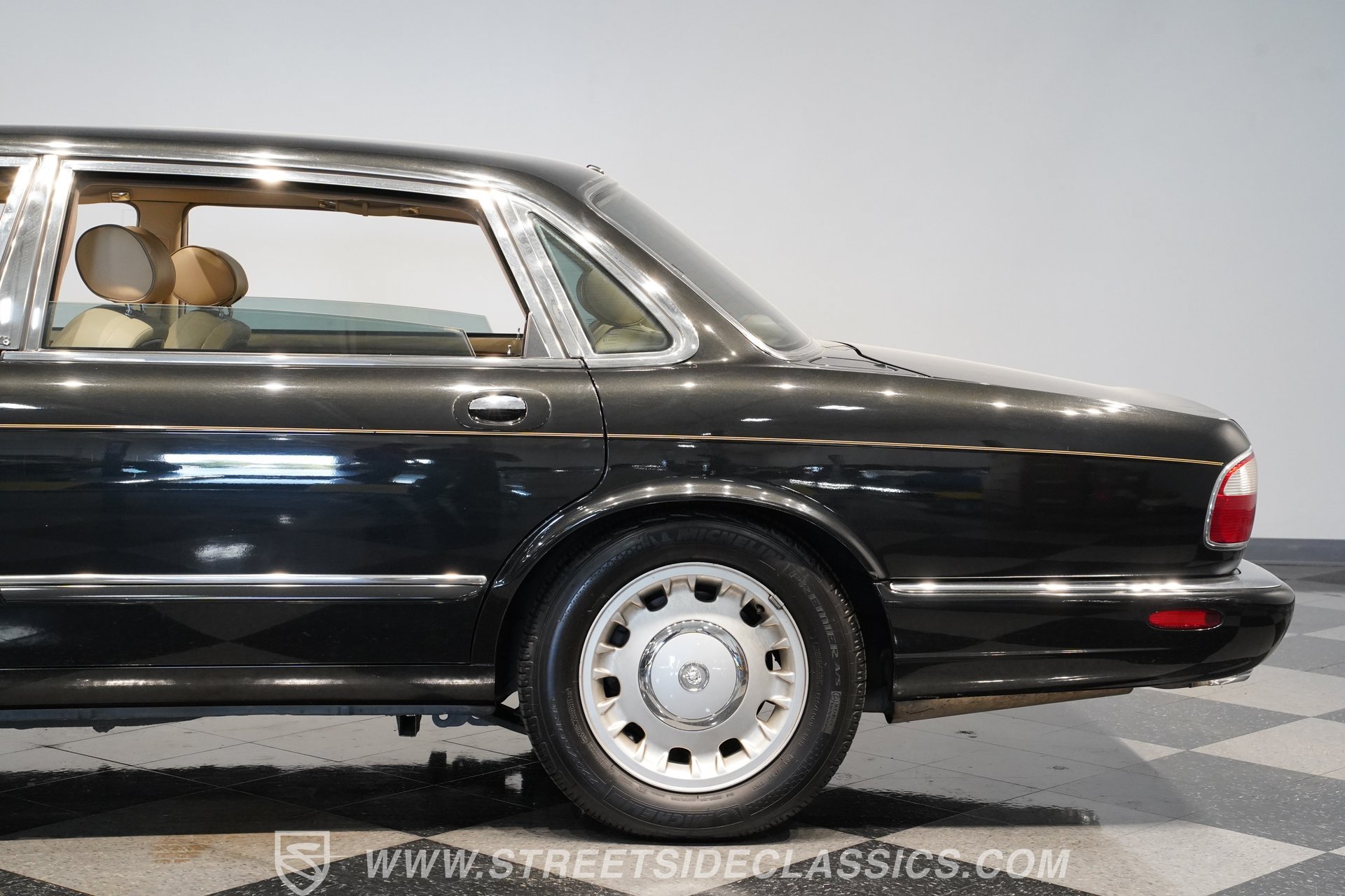 Used 1998 Jaguar XJ8 L RWD image 25