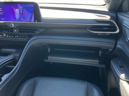 Certified 2023 Toyota Crown image 16