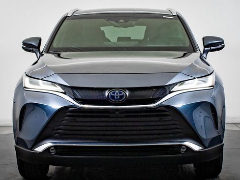 Used 2023 Toyota Venza Limited image 2