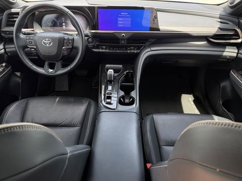 Used 2024 Toyota Crown Limited image 11