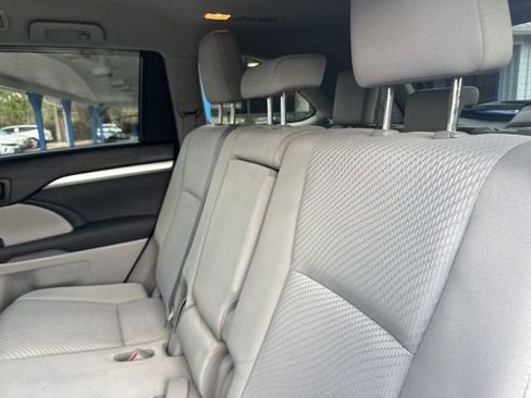 Used 2019 Toyota Highlander LE image 32