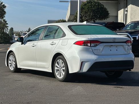 Used 2025 Toyota Corolla LE image 3