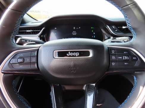 Used 2024 Jeep Grand Cherokee Trailhawk image 32