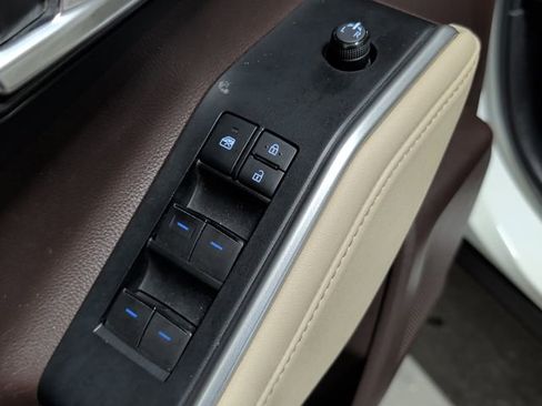 Used 2021 Toyota Highlander XLE image 32