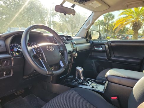 Used 2017 Toyota 4Runner TRD Off-Road AWD/4WD image 12