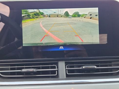 Used 2025 Chevrolet Trax LT FWD image 25