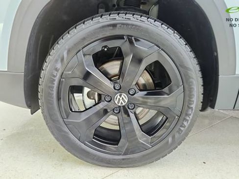 Used 2025 Volkswagen Taos SE AWD/4WD image 56