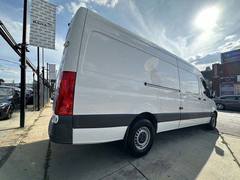 Used 2022 Mercedes-Benz Sprinter 2500 image 9
