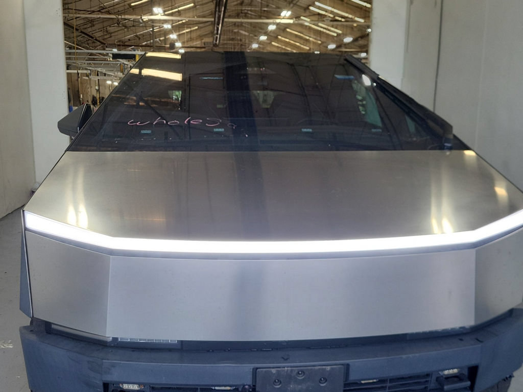 Used 2024 Tesla Cybertruck AWD Crew Cab image 2