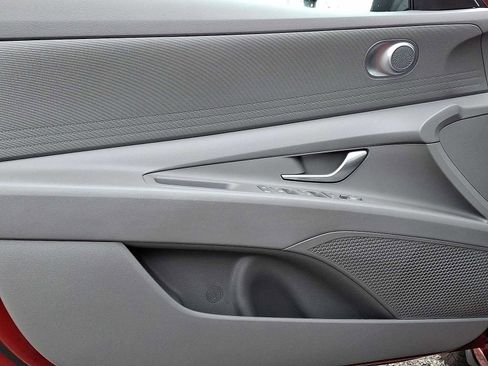 Used 2024 Hyundai Elantra SE image 25