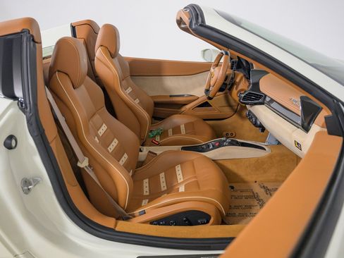 Used 2015 Ferrari 458 Spider RWD image 33