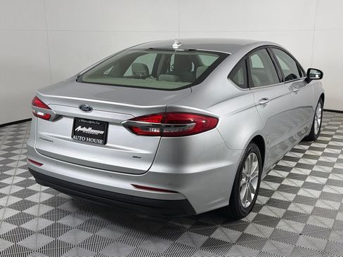 Used 2019 Ford Fusion SE FWD image 5