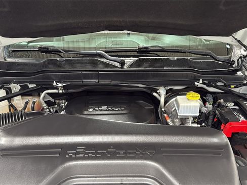 Used 2022 RAM 2500 Tradesman w/ Chrome Appearance Group image 25