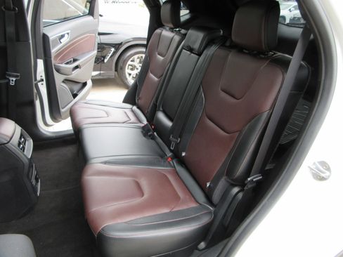Used 2020 Ford Edge Titanium w/ Equipment Group 301A AWD/4WD image 22