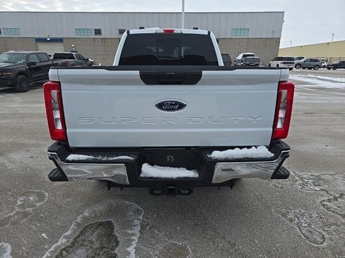 Used 2025 Ford F350 XLT image 4