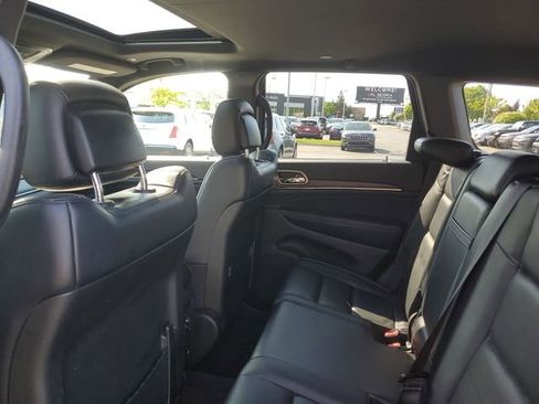 Used 2017 Jeep Grand Cherokee Limited AWD/4WD image 10