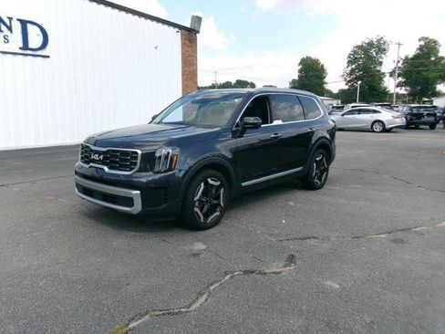 Used 2025 Kia Telluride S FWD image 2