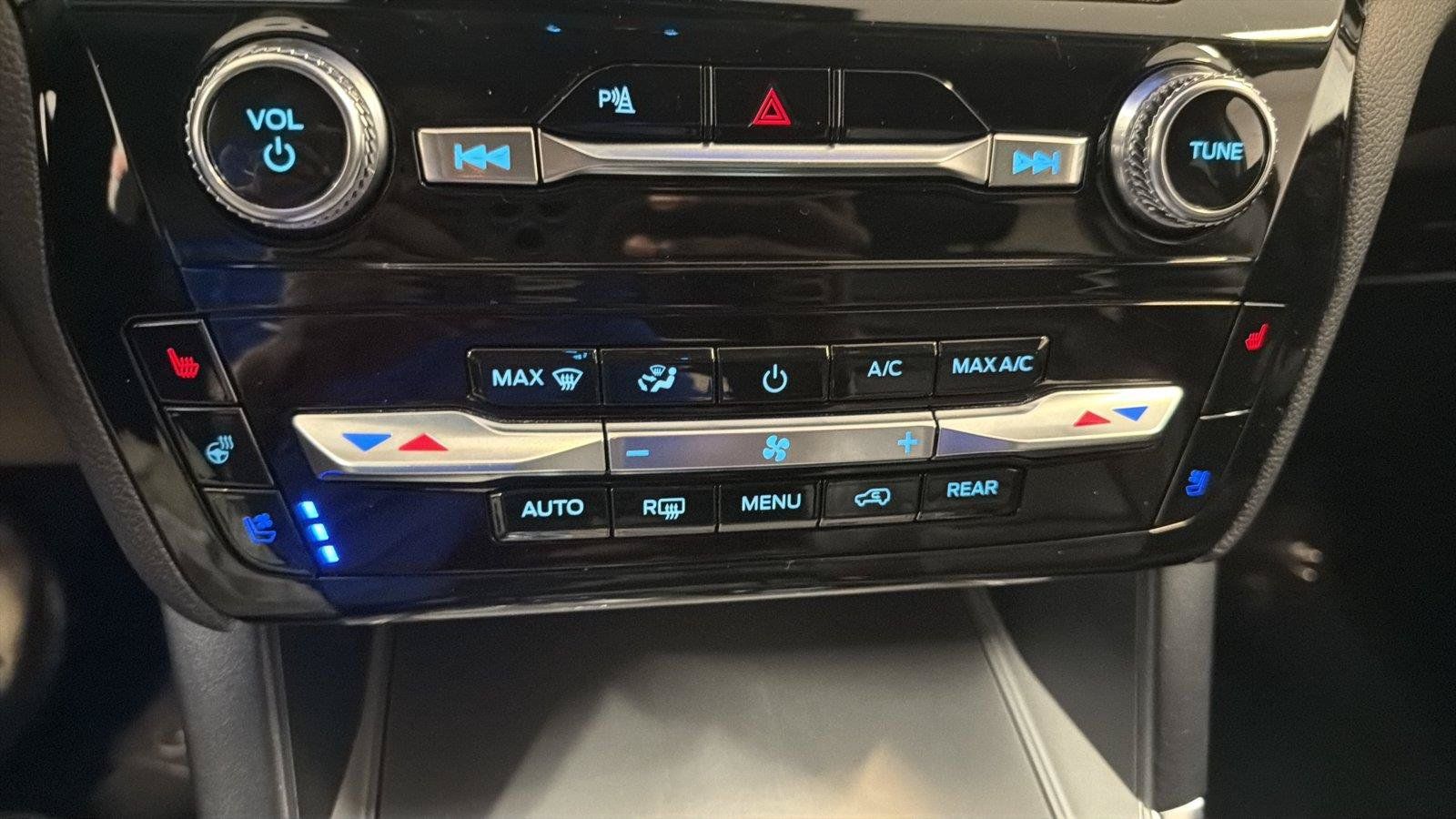 Used 2024 Ford Explorer Limited AWD/4WD image 18