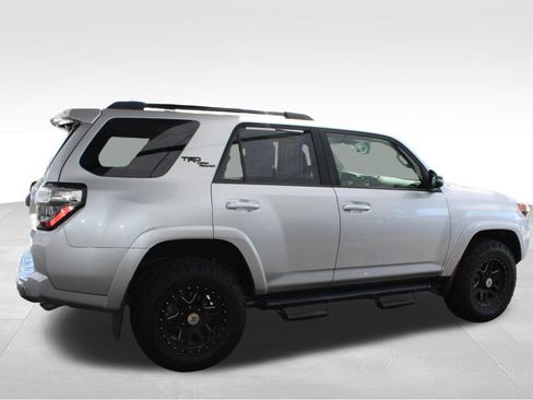 Used 2019 Toyota 4Runner TRD Off-Road Premium AWD/4WD image 17
