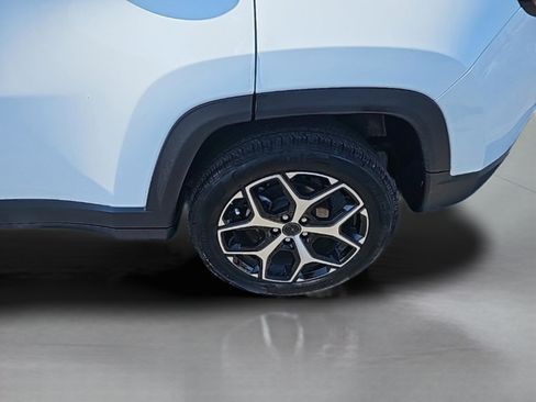 Used 2025 Jeep Compass Limited image 14