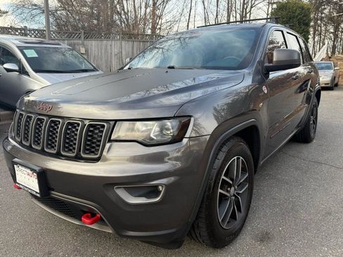Used 2017 Jeep Grand Cherokee Trailhawk image 3