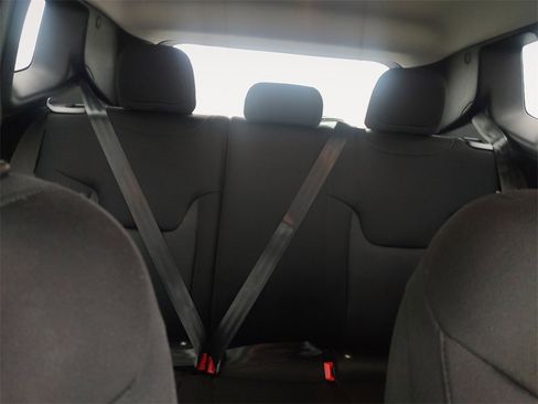 Used 2023 Jeep Renegade Latitude image 13