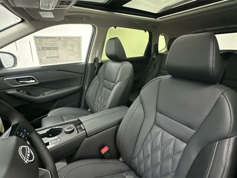 New 2026 Nissan Rogue Platinum image 9