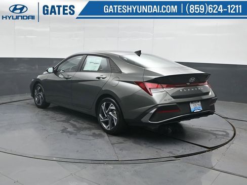 Used 2025 Hyundai Elantra Sport image 8