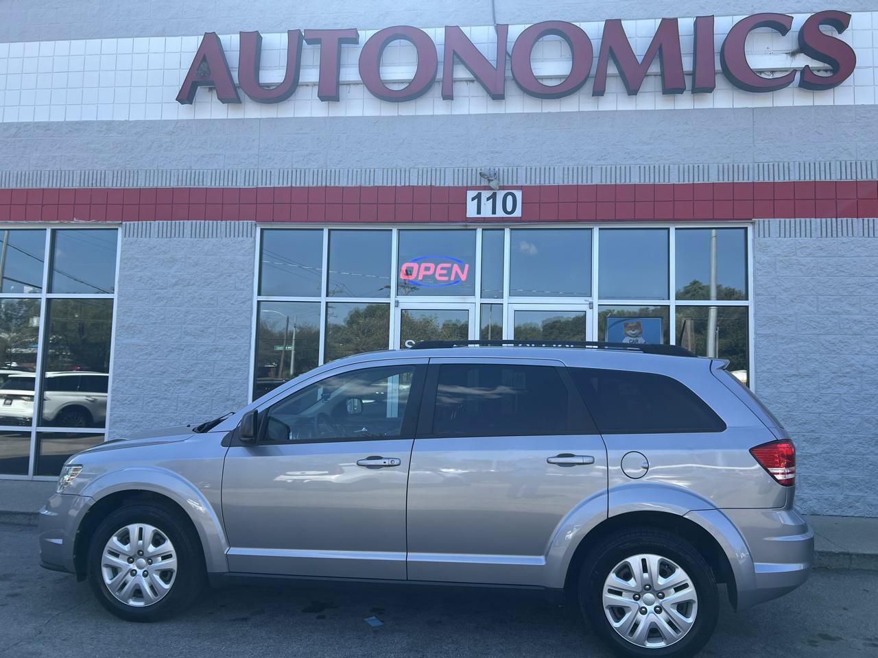 Used 2020 Dodge Journey SE FWD image 3