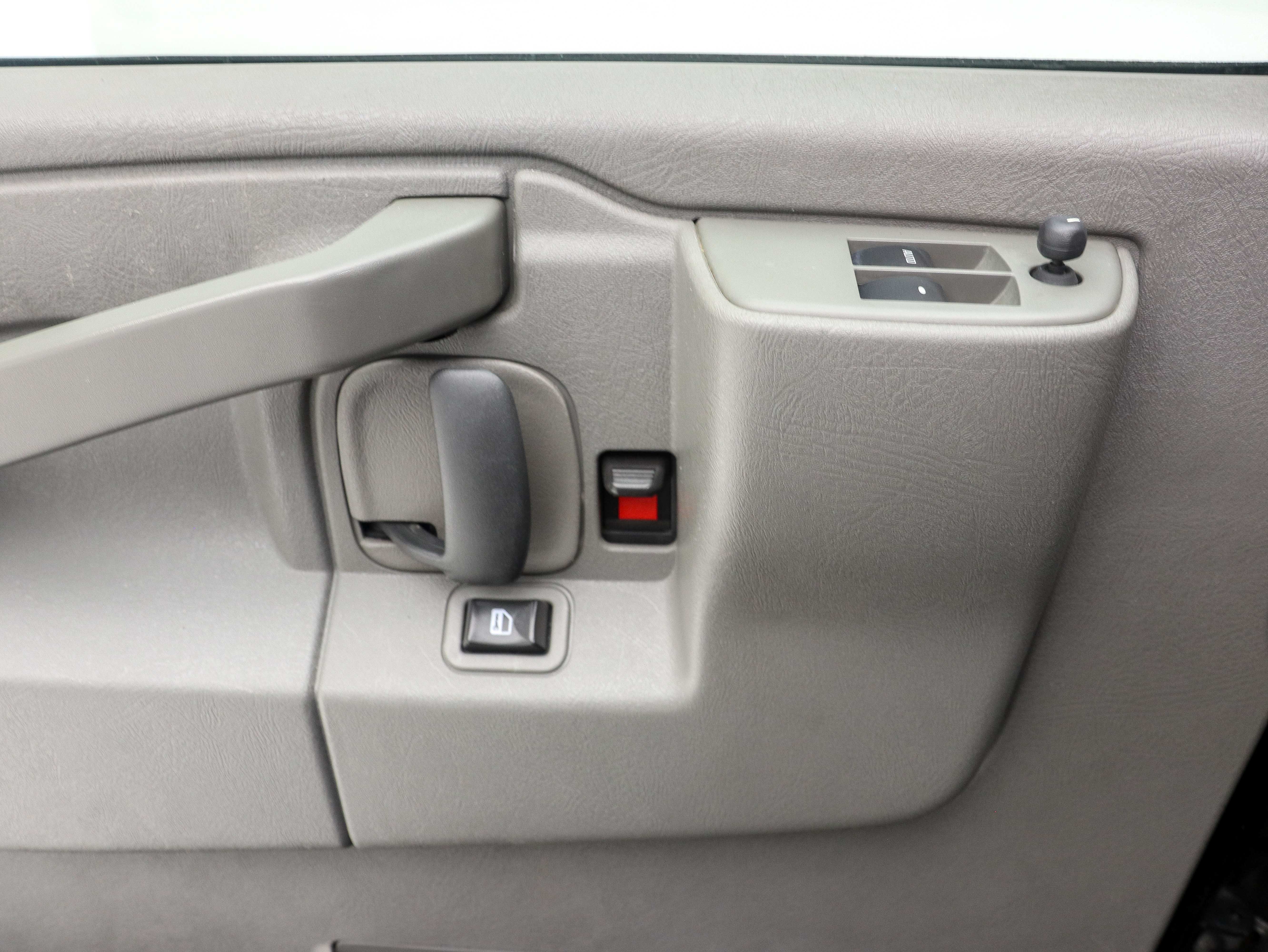 Used 2019 GMC Savana 3500 LS RWD image 19