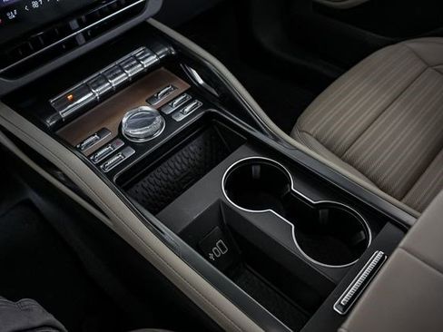 Used 2024 Lincoln Nautilus Reserve image 21