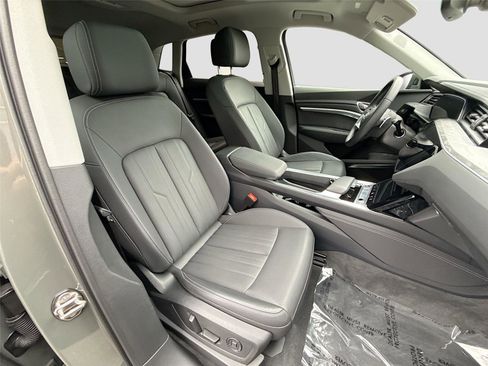 Certified 2024 Audi Q8 e-tron Premium Plus w/ Premium Plus Package AWD/4WD image 30