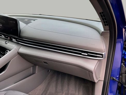 Certified 2024 Hyundai Elantra SEL FWD image 18