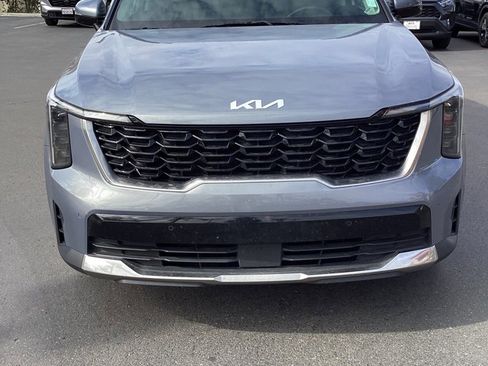 Used 2024 Kia Sorento S image 4