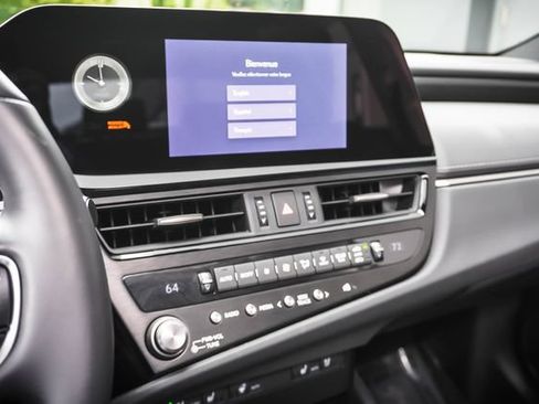 Used 2025 Lexus ES 350 w/ Premium Package FWD image 15
