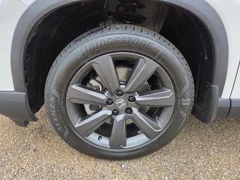 Used 2025 Honda Pilot Sport image 25
