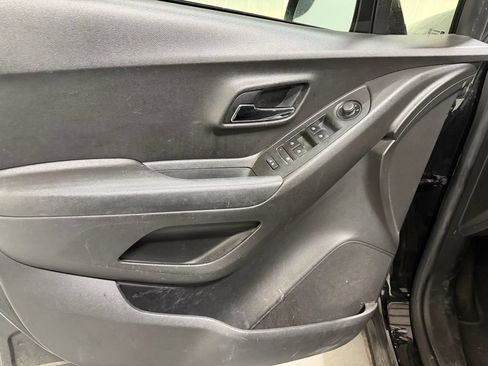 Used 2021 Chevrolet Trax LS w/ Tint and Cruise Package FWD image 11