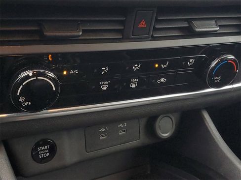 Used 2024 Nissan Rogue S image 19