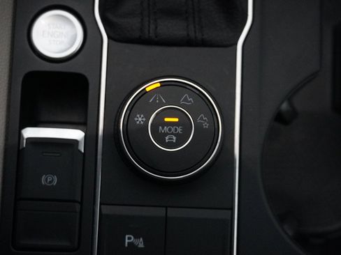 Used 2021 Volkswagen Atlas SE w/ Panoramic Sunroof Package image 56