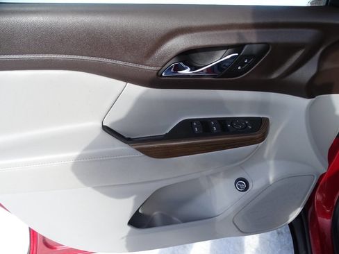 Used 2023 GMC Acadia AWD SLE image 16
