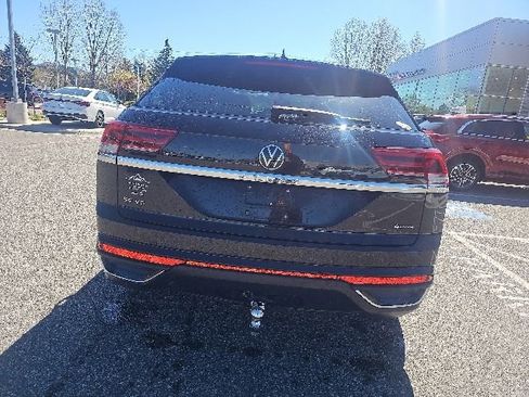 Used 2023 Volkswagen Atlas Cross Sport SE w/ Black Wheel Package AWD/4WD image 5