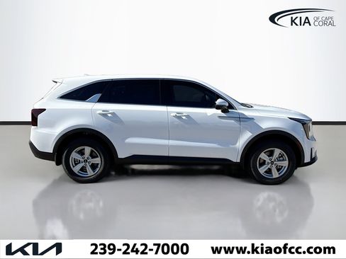 New 2026 Kia Sorento LX FWD image 7