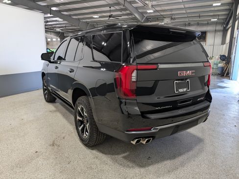Used 2025 GMC Yukon AT4 w/ AT4 Premium Package AWD/4WD image 5