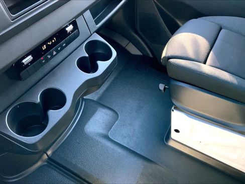 Used 2025 Mercedes-Benz Sprinter 2500 image 7